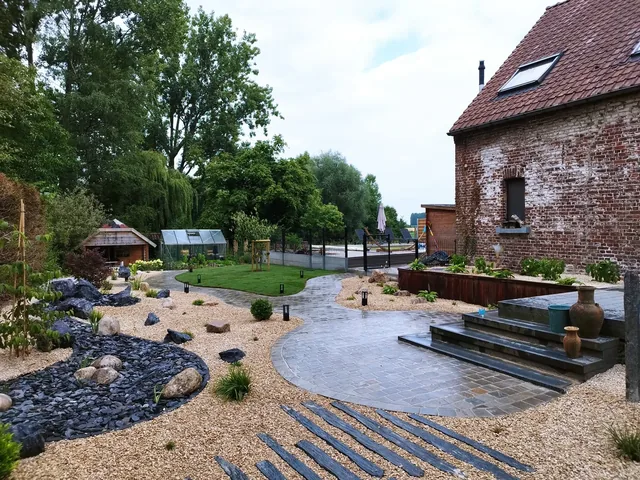 Un jardin d’inspiration japonaise, entre Kandla et padouk